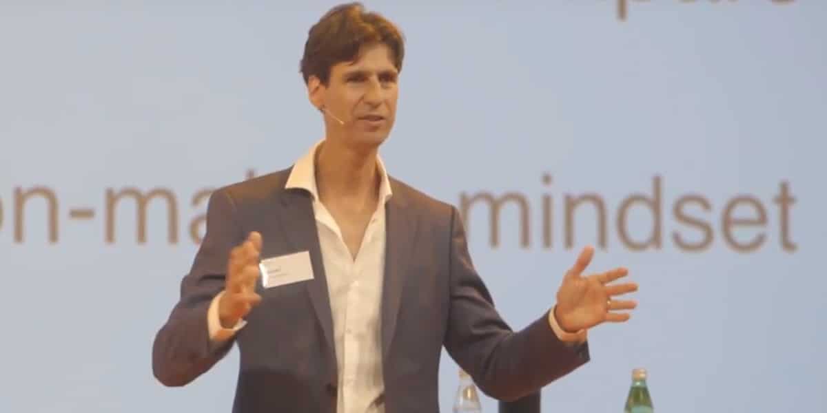 Lezing, keynote robots in de zorg Lezing, keynote robots in de zorg
