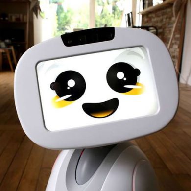 Buddy robot in huis